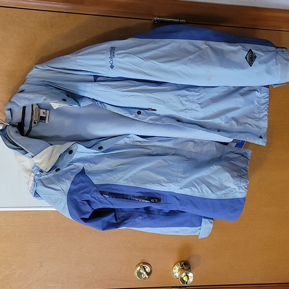 Columbia 2 piece blue winter coat, XL. Wear as fleece or add shell for wind/snow